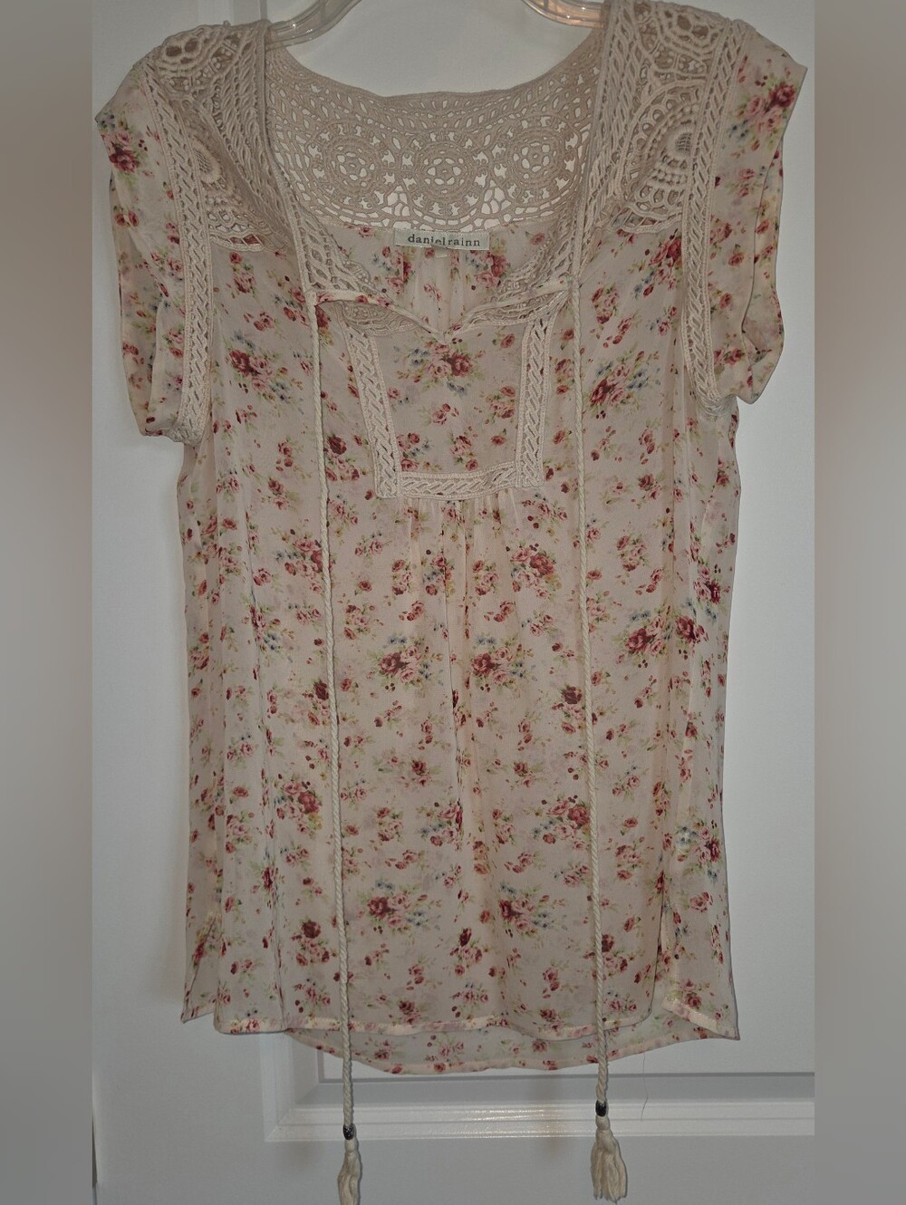 Daniel Rainn Cream Floral Crochet Yoke Boho Tassel Blouse Medium